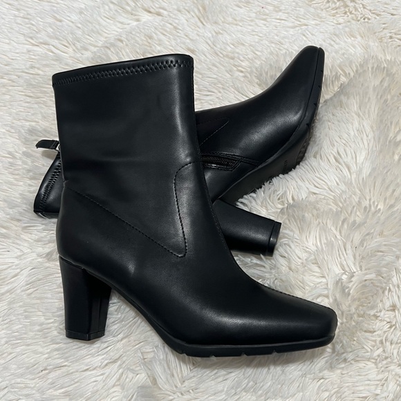 AEROSOLES Black Ankle Boots - Picture 8 of 8